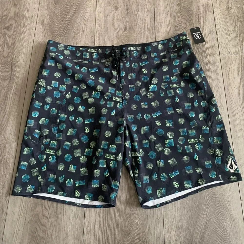 Volcom manic 2 board shorts 20 great for the beach